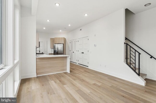 Building Photo - 136 E Cumberland St