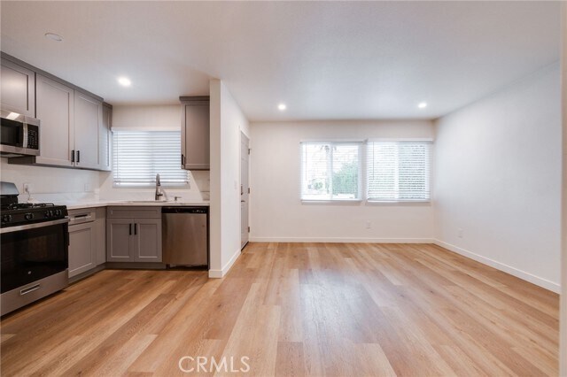 Building Photo - 206 Chicago Ave