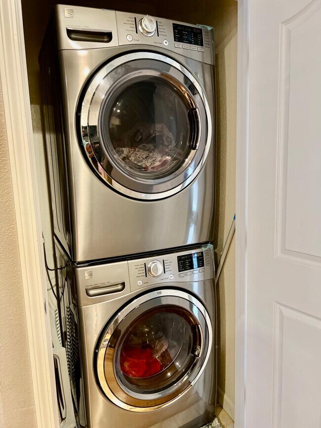 Building Photo - 2622 Baton Rouge Dr