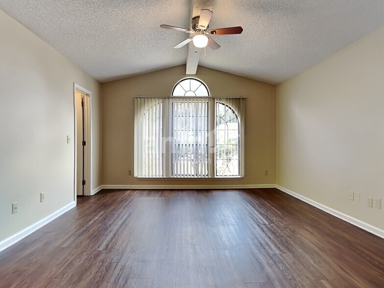 Building Photo - 7568 Deer Cove Ln