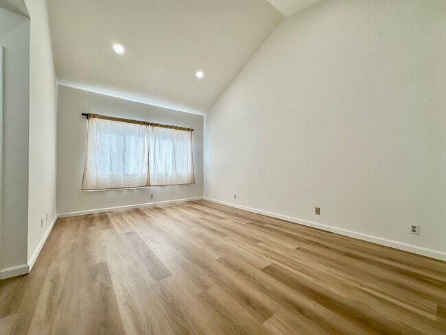 Building Photo - Completely Remodeled 3 Bed 2 Bath Ardenwoo...