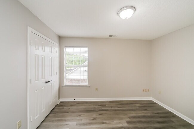 Building Photo - 4880 Briona St