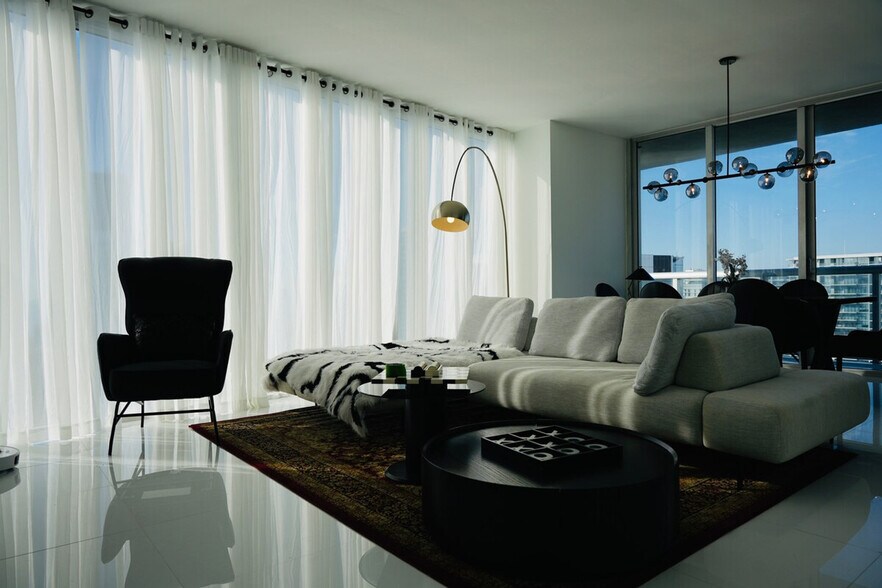 Building Photo - 631 Brickell Ave