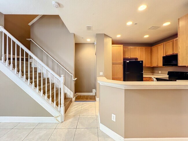 Building Photo - LUXURY 3 Bedroom / 2 Bath Townhome in a ga...