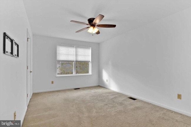 Building Photo - 7 Rowand Way E