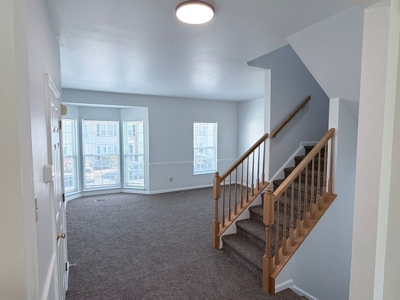 Building Photo - 68 Alexis Dr