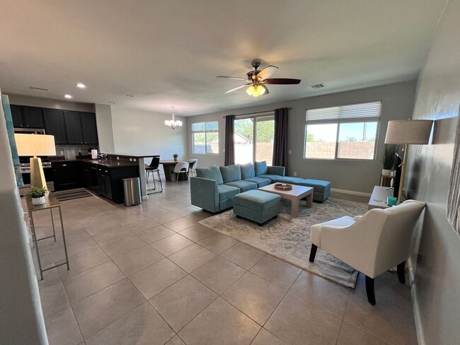 Primary Photo - Central- FURNISHED 4 bedroom/ 3 bathroom h...