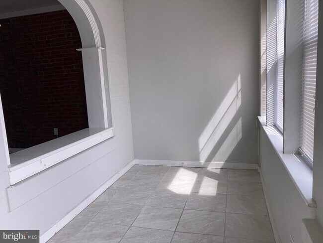 Building Photo - 742 S 53rd St
