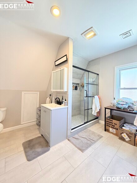 Building Photo - 62 Quint Ave