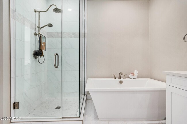 Building Photo - 1882 N 140th Dr