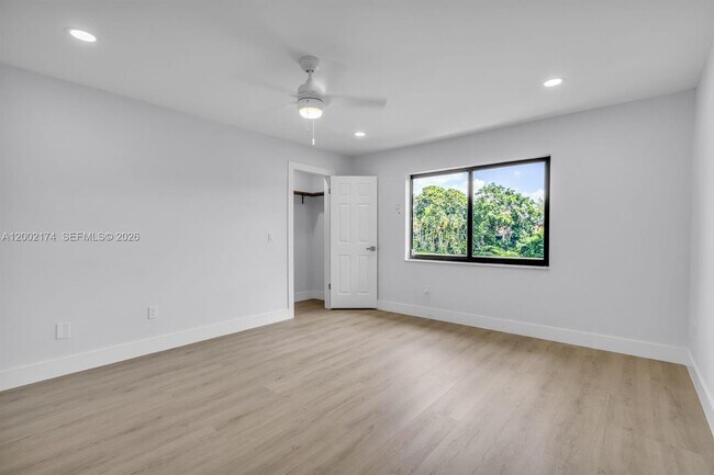 Building Photo - 8535 Casa Del Lago