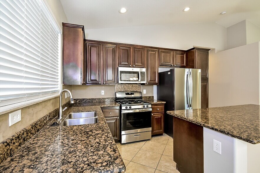 Building Photo - 3521 Midnight Mist Ct