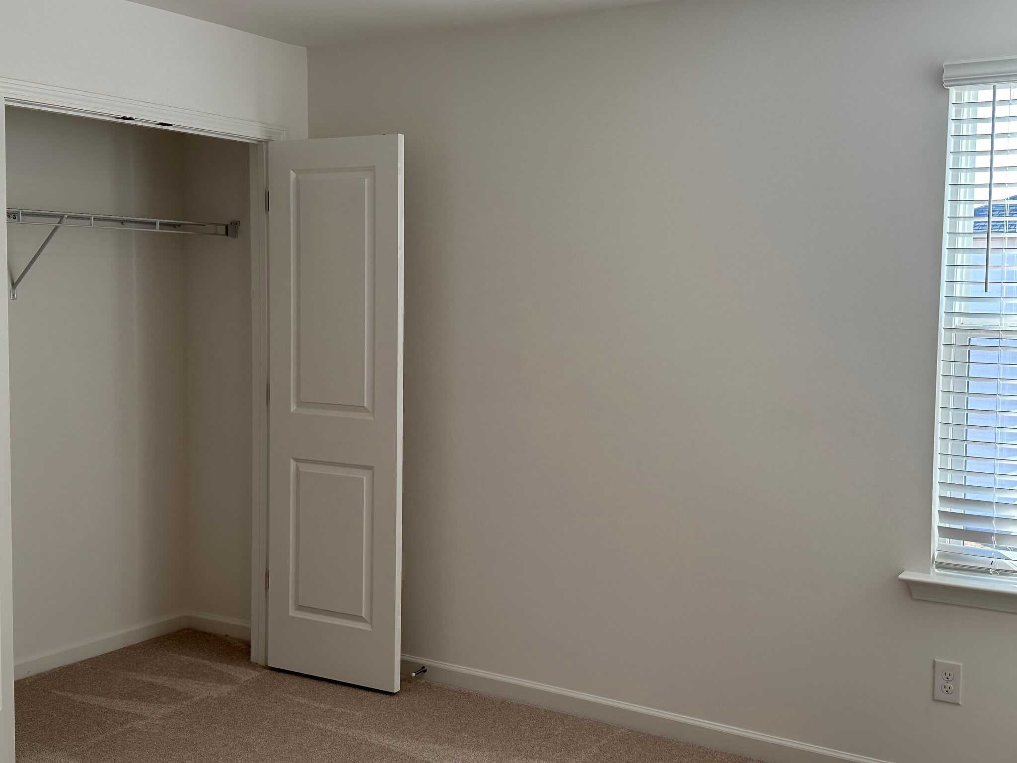 Building Photo - 1112 Holland Dr