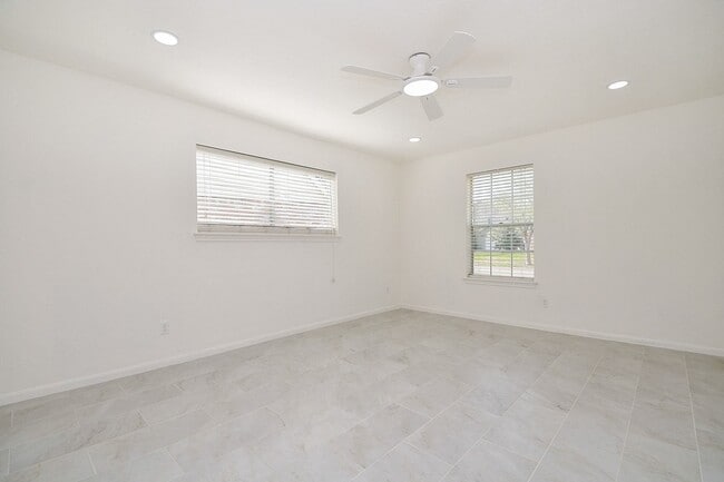 Building Photo - 11615 Trailmont Dr