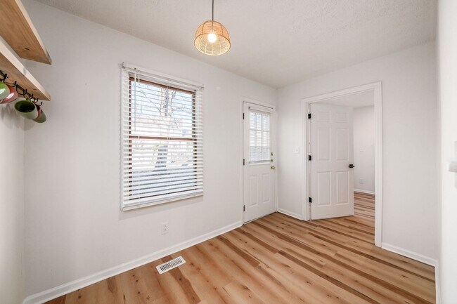 Building Photo - Fully Renovated Reynoldsburg Home