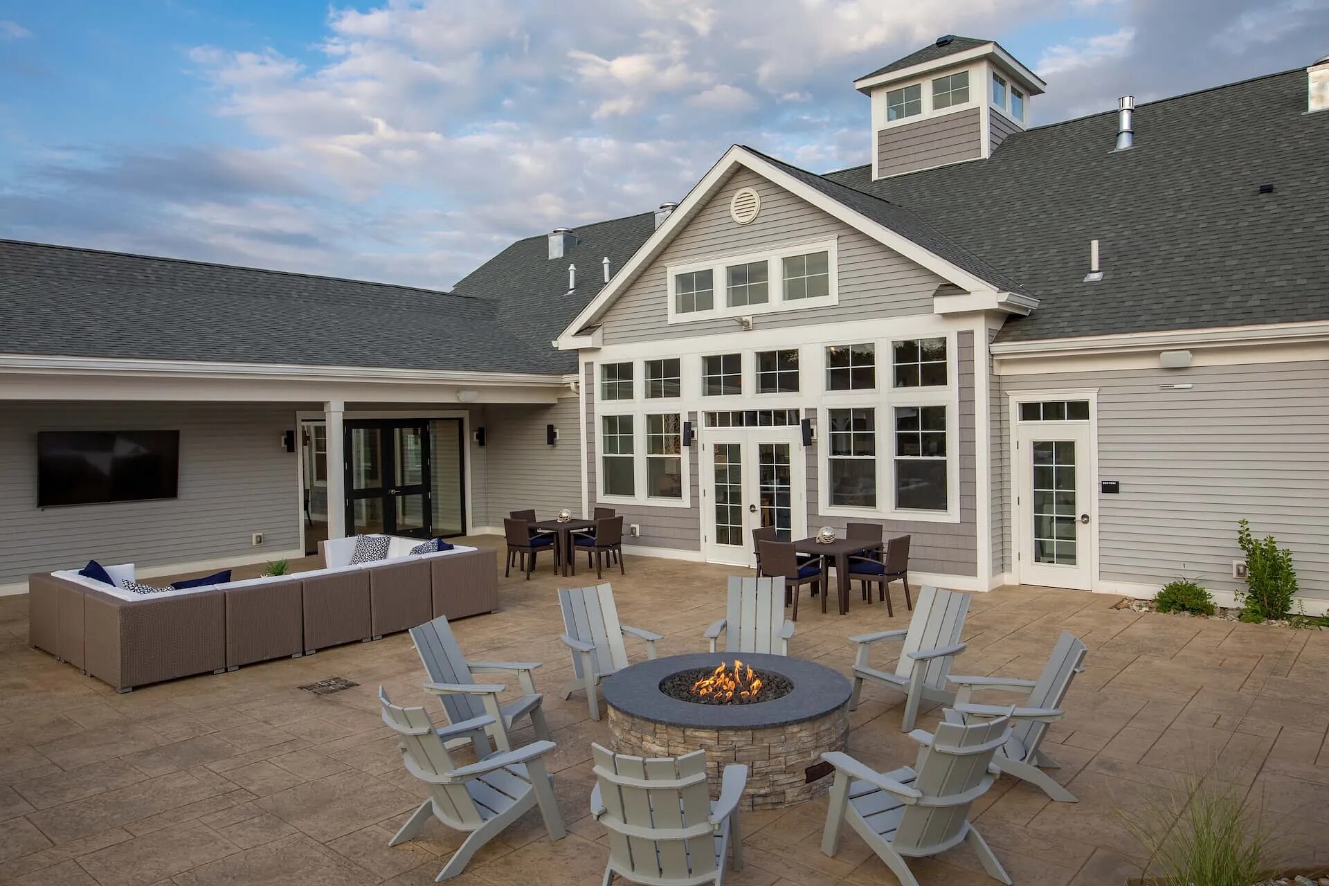 Building Photo - 2 Trl Run