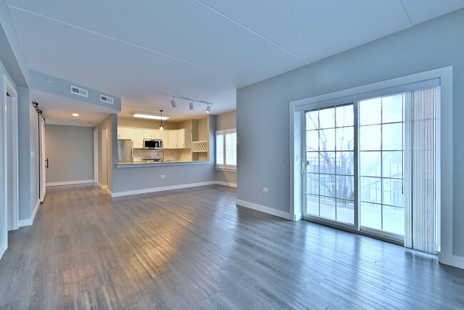 Building Photo - 210 N Addison Ave