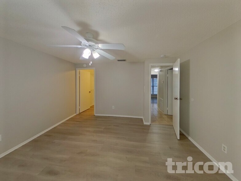 Building Photo - 2821 Honey Bear Ct