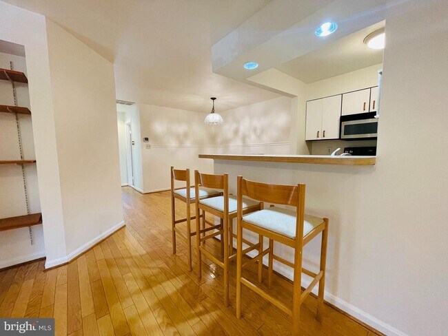 Building Photo - 7715 Lafayette Forest Dr