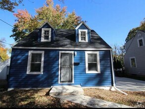 Building Photo - 2524 Poinsette Dr