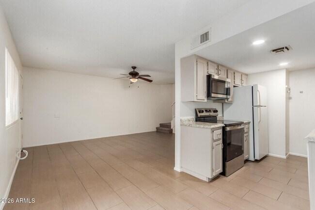 Building Photo - 860 E Brown Rd