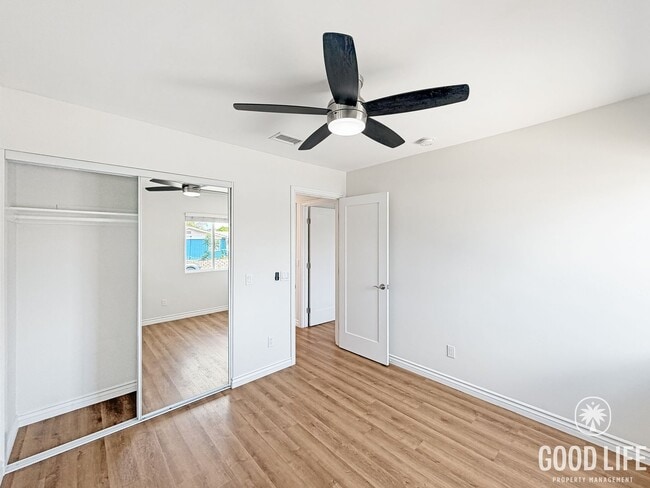 Building Photo - Charming 3B/2BA Home with Attached Garage, Large Yard and Modern Comforts in Quiet Baseball Field...