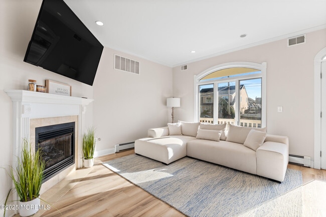 Building Photo - 3456 E Thistle Ave