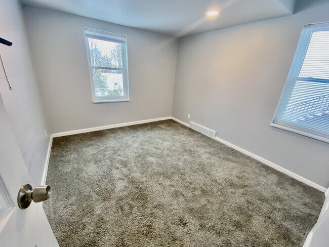 Building Photo - 2429 Mary Ave