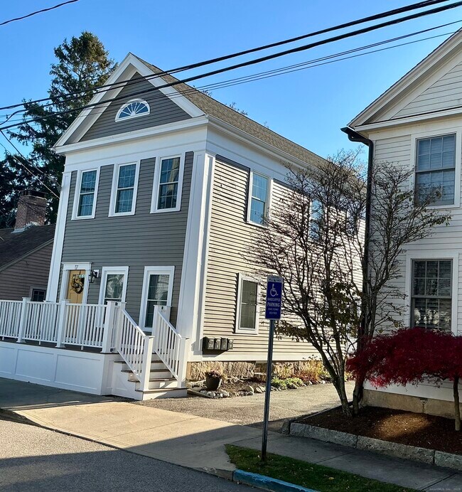 Building Photo - 17 Willow St