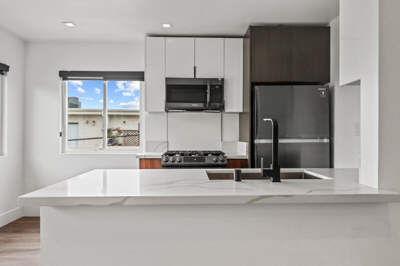 Building Photo - 701 N Hill Pl