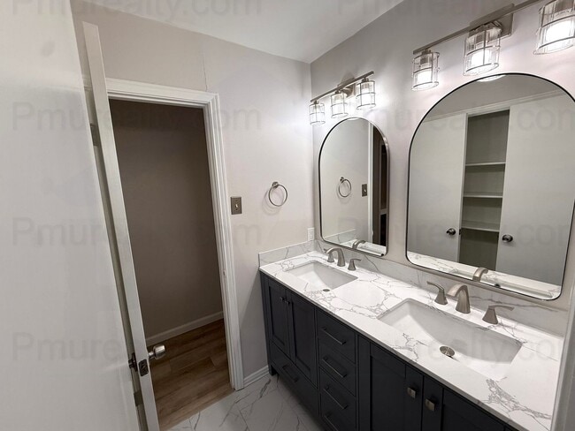 Building Photo - AVAILABLE NOW!!! Beautiful 4-bedroom, 2.5-bath home in the heart of Richardson