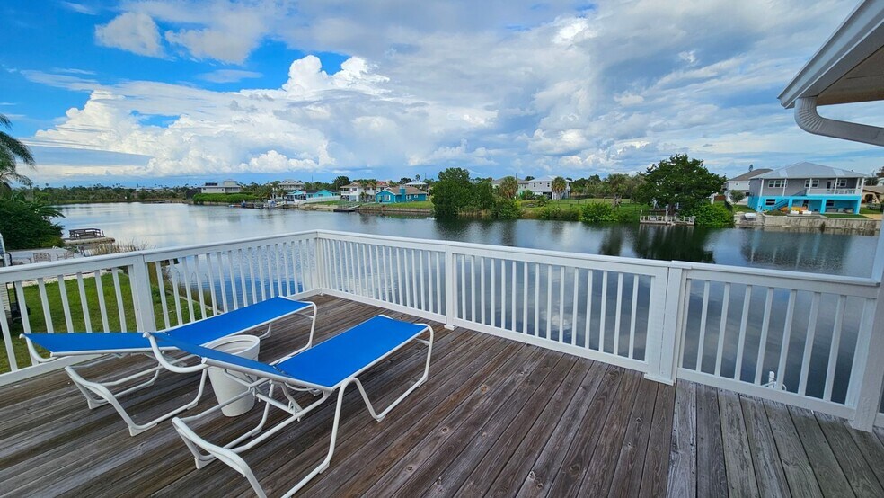 Building Photo - 3340 Oleander Dr