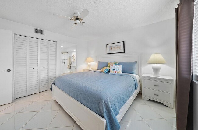 Building Photo - 353 S US Hwy 1