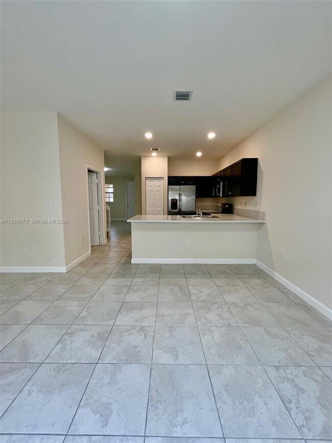 Building Photo - 146 SE 34th Terrace