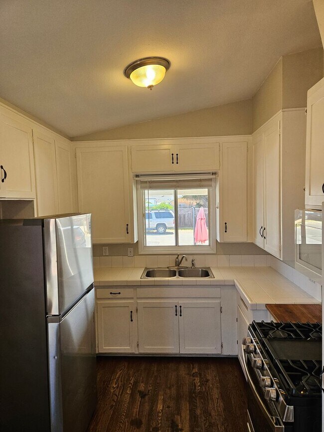 Building Photo - 914 16th St