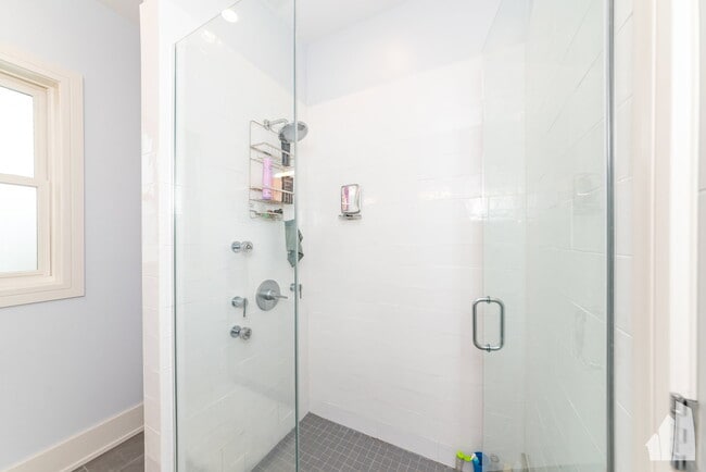 Building Photo - 3049 N Clybourn Ave