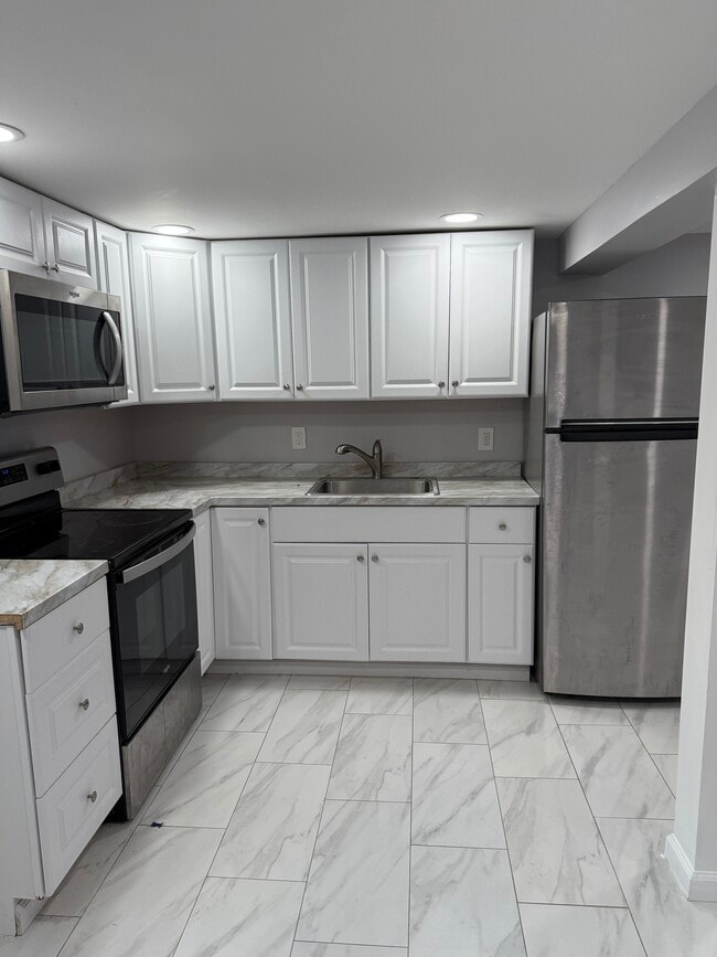 Building Photo - 26 2nd St