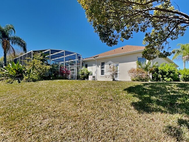Building Photo - 13712 Lakes Way