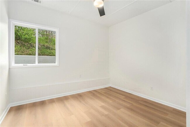 Building Photo - 218 Trickum Hills Ln