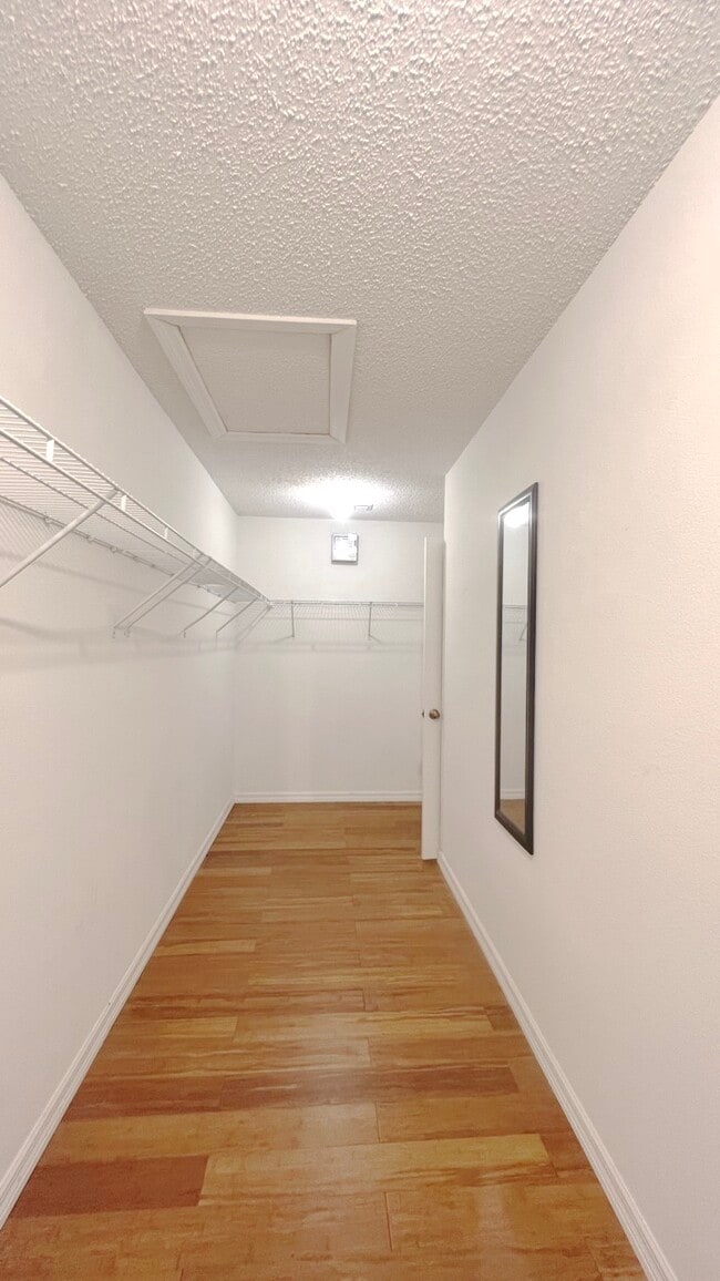 Building Photo - 831 Horseshoe Falls Dr