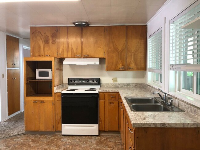Building Photo - 1500 Denali Way