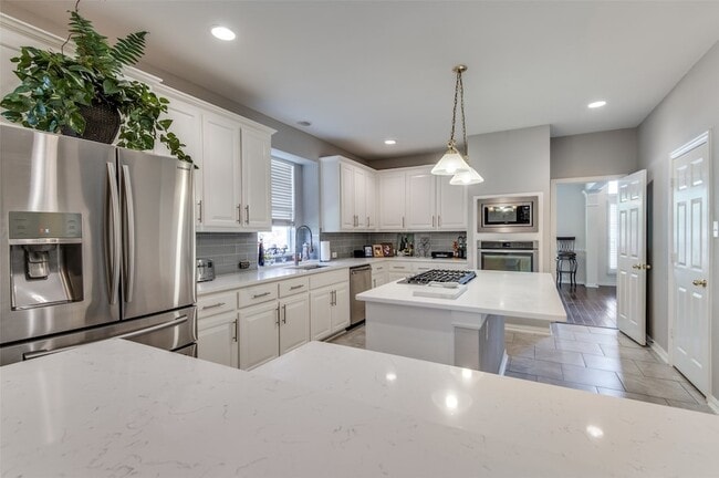 Building Photo - 928 Hidden Hollow Ct