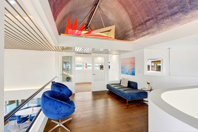 Building Photo - 3307 NE Marine Dr