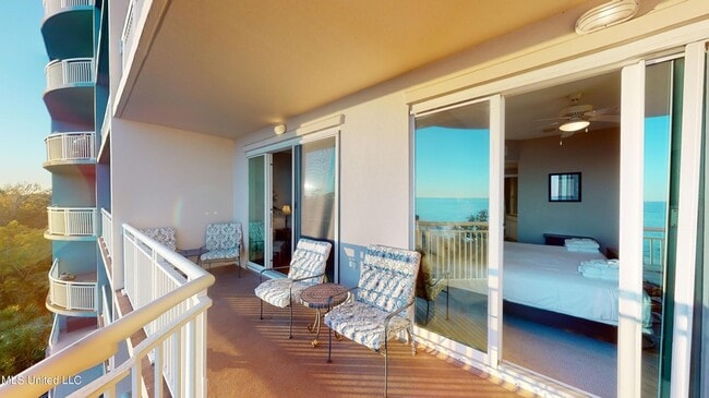 Building Photo - 2228 Beach Dr