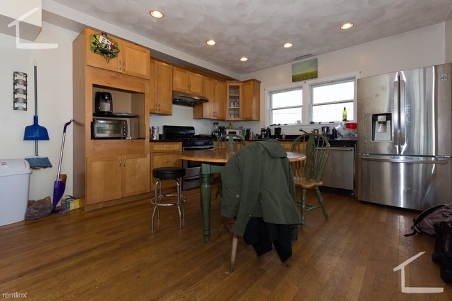 Building Photo - 4 br, 2.5 bath Townhome - 20 Wadsworth St