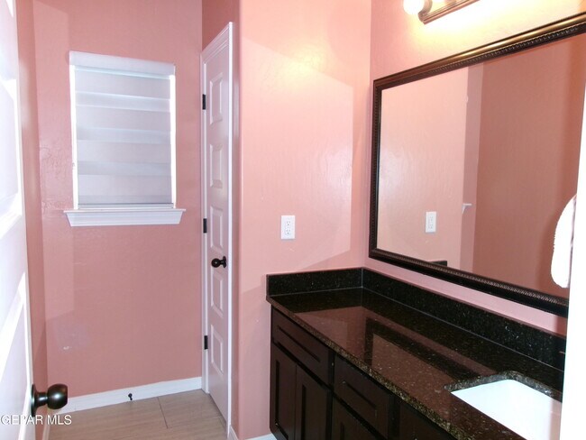 Building Photo - 6445 Villaggio Dr