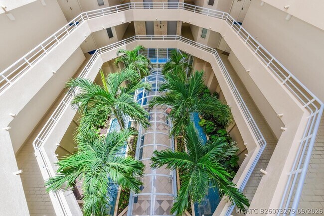 Building Photo - 176 Helios Dr