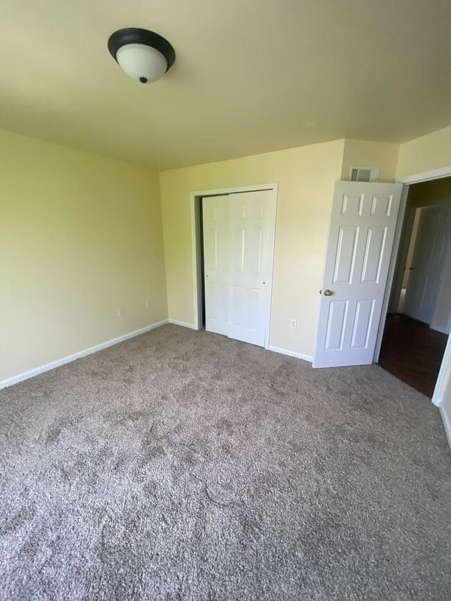 Building Photo - 3 br, 1.5 bath House - 126 BANYAN CIRCLE D...