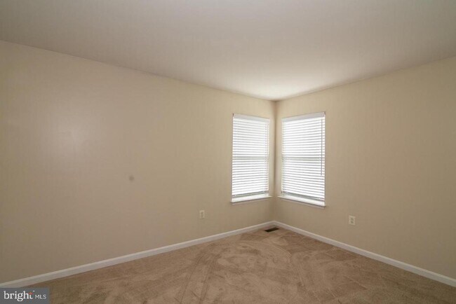 Building Photo - 3018 Desert Palm Ct
