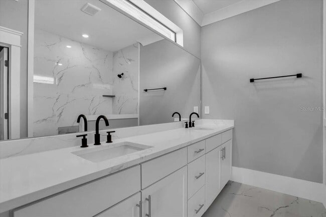 Building Photo - 15018 Oxford Grey Dr